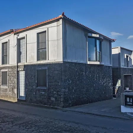 3-Bedroom Home In Capelas With Ac, Heat & Parking Apartment *