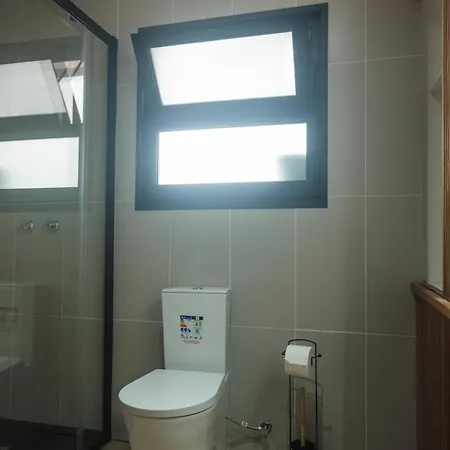3-Bedroom Home In Capelas With Ac, Heat & Parking Apartman *