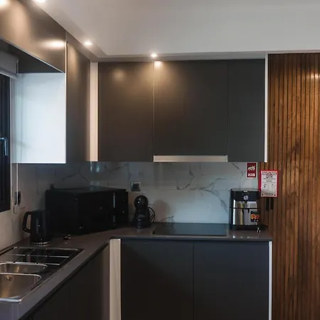 Apartman 3-Bedroom Home In Capelas With Ac, Heat & Parking *