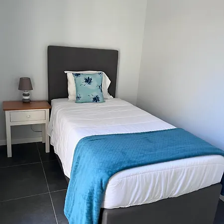 Apartamento 3-bedroom In Capelas With Ac, Heat & Parking