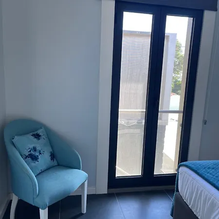 Apartamento 3-bedroom In Capelas With Ac, Heat & Parking *