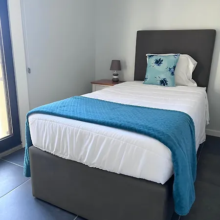 3-bedroom In Capelas With Ac, Heat & Parking *